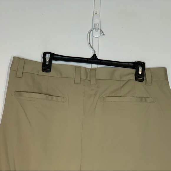 Rhone Men’s Commuter 9" Shorts in Khaki - Picture 9 of 16